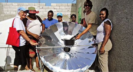 Andrea Bolzonello ad Haiti con un forni solari